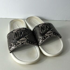 Nike Snake Print Slide / slippers women’s Size 11 White/Black